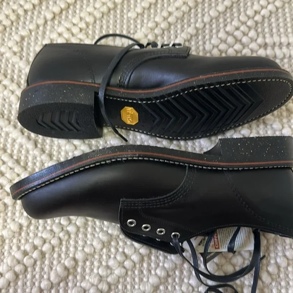 Chippewa Black Whirlwind plain toe service oxford, size: 11,Brand New
U.S.A. - Picture 2 of 8